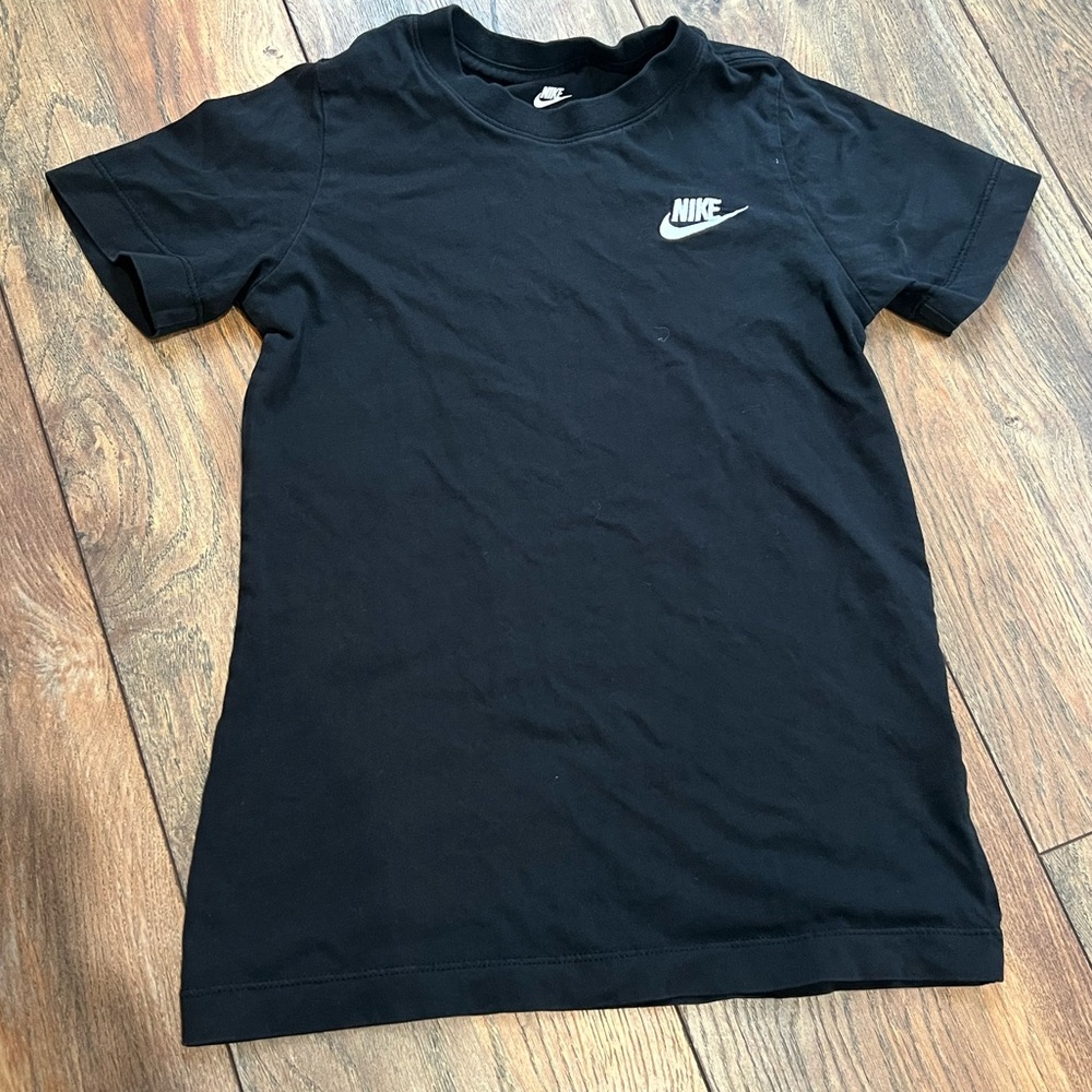 { nike } boys Black T-Shirt